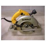 DEWALT 7 1/4 IN CIRCULAR SAW
