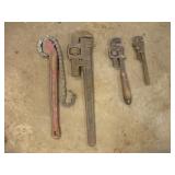 PIPE WRENCHES 8-10-18IN