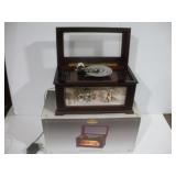 GOLD LABEL ANIMATED MUSIC BOX W/