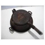GRISWOLD #8 CAST IRON WAFFLE MAKER