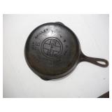 GRISWOLD #6 CAST IRON SKILLET 699 B