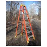 8 FT WERNER  FIBERGLASS STEP LADDER