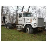 MACK SUPER LINER DIESEL TRUCK W/