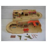 VINTAGE HOT WHEELS SERVICE CENTER PLAY SET