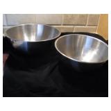 STAINLESS STEEL MIXING BOWLS 11 AND 13IN