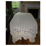 CROCHET LACE TABLE COVER