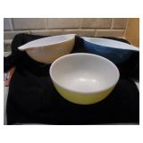 (3) RETRO PYREX LARGE MIXING BOWLS A-24