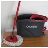 O CEDAR SPIN MOP & BUCKET