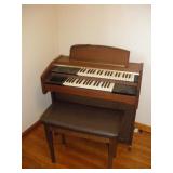 VINTAGE SILVERTONE CHORD ORGAN 35X18X34