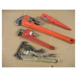 10IN AND 18IN PIPE WRENCHES W/