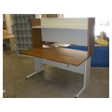 METAL FRAMED OFFICE DESK  60X30X58