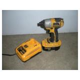 DEWALT 18V CORDLESS IMPACT GUN W/