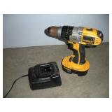 DEWALT 18V CORDLESS 1/2 IN HAMMER DRILL W/