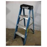 WERNER 4FT FIBERGLASS STEP LADDER