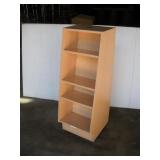 ADJUSTABLE DISPLAY SHELF ON WHEELS