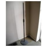 ULTIMATE MICROPHONE STAND