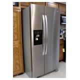 Whirlpool SS Refrigerator w/Water & Ice Dispenser