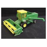 Vintage John Deere 6600 Combine