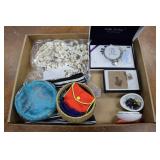 Fashion Jewelry & Containers