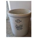 Monmouth Pottery 8 Gallon Crock