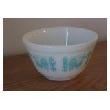 Vintage Pyrex 1 1/2 pint Mixing Bowl
