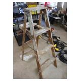 4' Wood Step Ladder