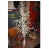 6' Lighted Christmas Tree with Wrapped Presents