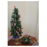 Decorated & Pre-Lit Chistmas Tree & Center Piece