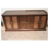 Vintage Magnavox Macro Matic Console Stereo