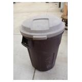 Rubbermaid Roughneck Garbage Can