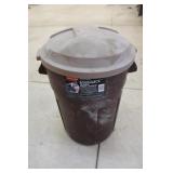 Rubbermaid Roughneck Garbage Can