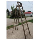 8 1/2' Wood Step Ladder