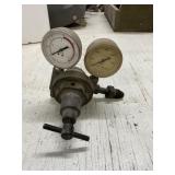 Gas Pressure Regulator w/ Dual Gauges
