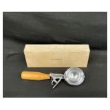 Deluxe Scoopmaster Ice Cream Scoop