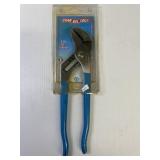 Channel lock pliers