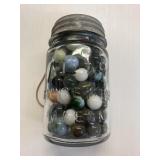 Atlas pint jar w/marbles