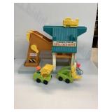 FISHER PRICE LITTLE PEOPLE LIFT & LOAD PLAYSET