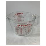 OLD PYREX 4 CUP/32 OZ. MEASURING CUP, RED LETTERS