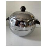 WEST BEND PENGUIN POT W/ LID