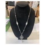 26' NACKLACE DIAMOND SHAPED PENDANT W/ PEARL