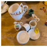Vtg Miniature Ceramic Cups and Pitchers