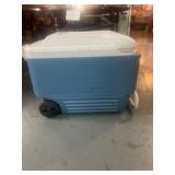 Vtg Igloo Rolling Cooler with Lid and Handle