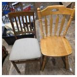 Lot of 2 different chairs