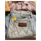 29ï¿½31 Wrangler Jeans in Light Wash