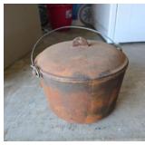 Vintage Cast Iron Pot With Lid & Handle