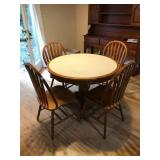 Maple Round Table With 4 Chairs