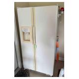 White Side-By-Side Refrigerator Without Ice Machin