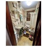 Huge Bathroom Lot with Decor and Accessories