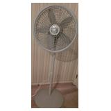 Vtg Lasko Adjustable Standing Fan Vtg Lasko Adjustable Standing Fan
