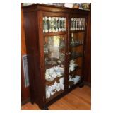 Vtg Arts & Crafts Style Curio Cabinet Vtg Arts & Crafts Style Curio Cabinet